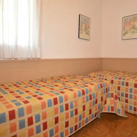 Wonderful Detached With Private Garden Close To The Beach 公寓 *