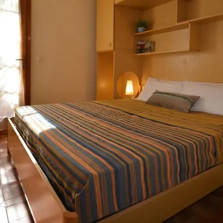 公寓 Wonderful Detached With Private Garden Close To The Beach 比比翁