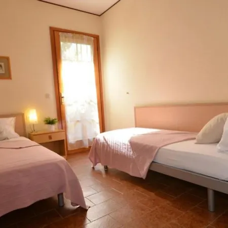 Wonderful Detached With Private Garden Close To The Beach * 比比翁