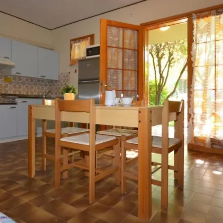 公寓 Wonderful Detached With Private Garden Close To The Beach *