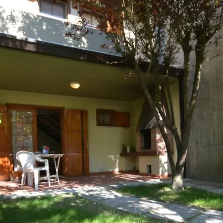 Wonderful Detached With Private Garden Close To The Beach *