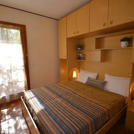 Appartement Wonderful Detached With Private Garden Close To The Beach